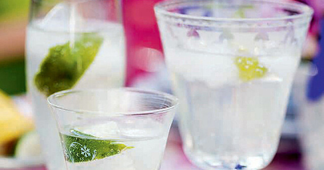 Fläderdrink med vodka och lime