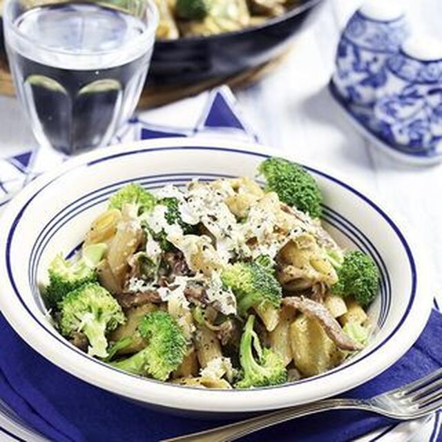Pastasås med lövbiff och broccoli