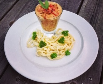 Pastasås med fläsk och pesto