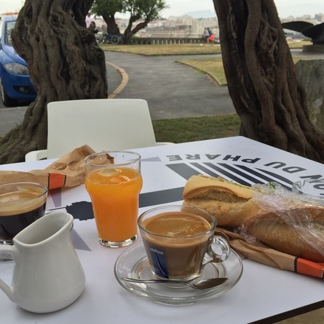 Frukost i Biarritz