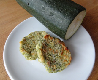 Parmesanpiffade zucchiniplättar