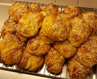 Supersaftiga & fluffiga saffransbullar med fördeg