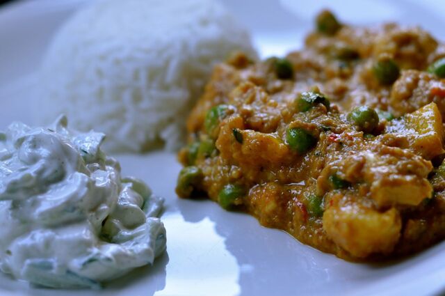 Paneer matar masala- indisk gryta med färskost och ärter