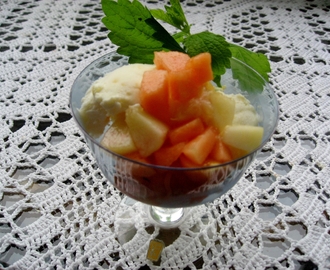 Glass med melon och physalis