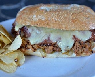 Must och BBQ pulled chicken sandwich