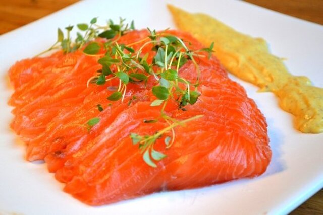 Gravad lax med blodapelsin och timjan