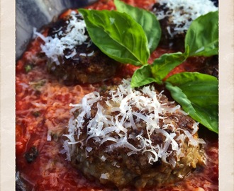 KALVFÄRSBIFFAR MED PARMESAN I TOMATSÅS MED BASILIKA