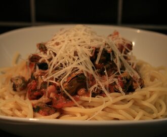 En kompis från förr: spagetti med bacon- och musselsås.