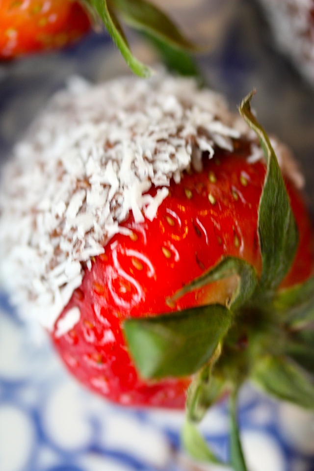 Snack Hacks – Coconut Coated Chocolate Strawberries