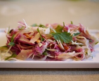 Coleslaw med tahini, citron och koriander