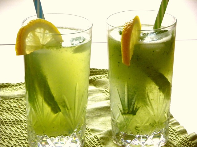 Grön basisk lemonad