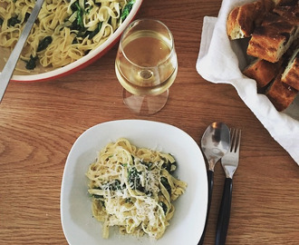 En avlägsen hemester, och tagliatelle med spenat, muskot och mascarpone