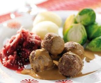 Köttbullar med sås och potatis