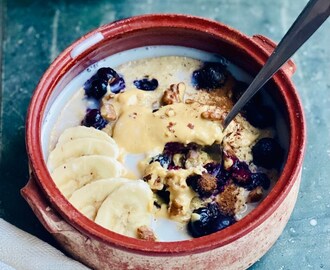 Bakad gröt med banan och blåbär