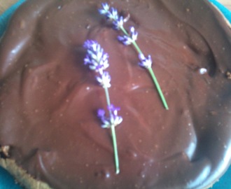 Fransk chokladtårta med lavendel