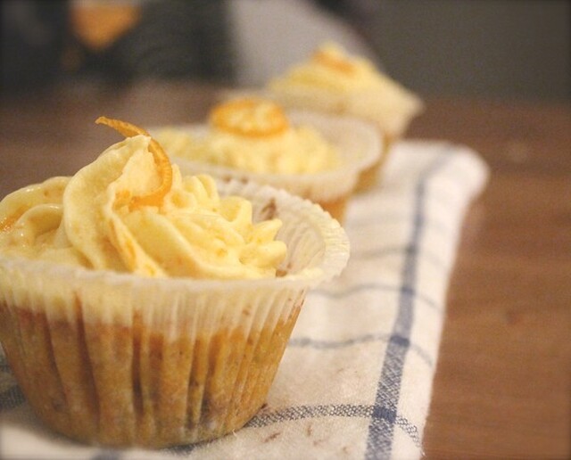 Morotscupcakes med apelsin, valnötter och vit choklad