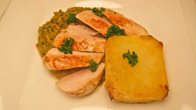Kyckling, grönpesto med bakpotatis. ”veckans matlåda”