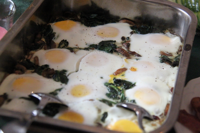Bakade ägg med svamp och spenat – brunchstyle