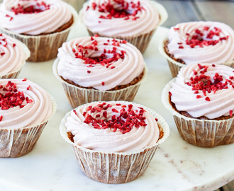 Chokladcupcakes med Baileys & hallonfrosting