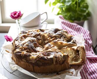 Butterkaka med mandelmassa och kolakräm