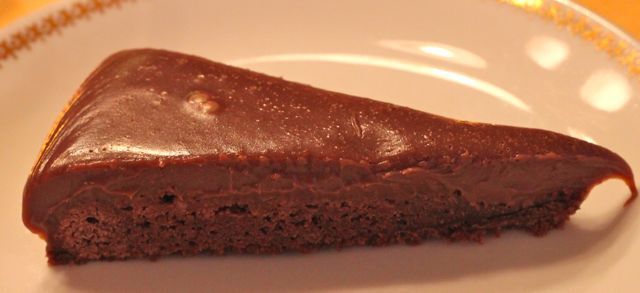 Chokladtryffeltårta med polkagrädde