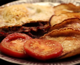 Amerikanska pannkakor med lönnsirap till kvällsmat? Jag är vuxen, har flyttat hemifrån och får bestämma själv - så varför inte :-)