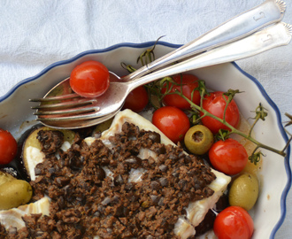 Torsk med tapenade, aubergine & tomater