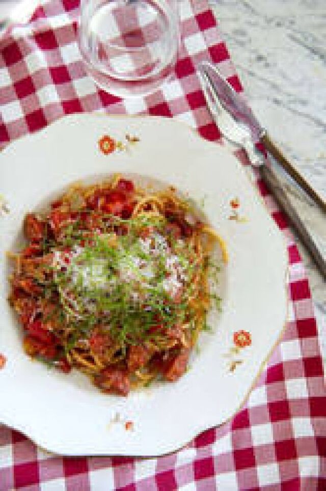 Pasta med chorizo, paprika & tomatsås