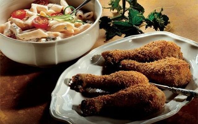 Stegte kyllingelår med pastasalat - Nem Opskrift fra Arla | Opskrift | Mad ideer, Kyllingelår, Opskrifter