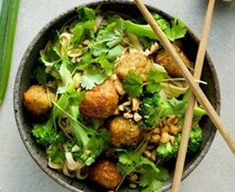 Asiatisk bönboll med pad thai