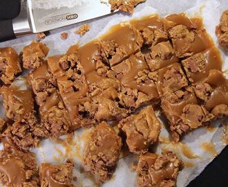 Chocolate chip cookie dough fudge