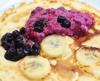 Bananpannkakor och blåbärskeso - lunchmat på landet