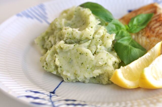 Ljuvligmat.se - en mat- och bakblogg - Stekt torskrygg med potatis- och broccolimos