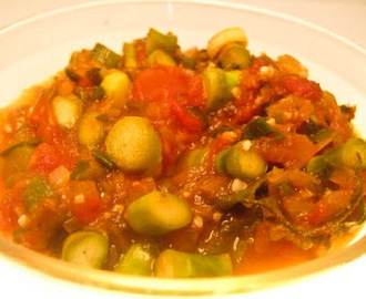 Sparris och vårlöks kompott med tomat.