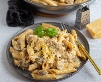 Krämig pasta med svamp och kyckling