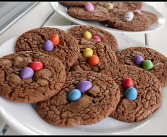 Chocolate chip cookies med påskägg