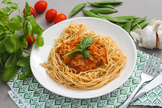 Vegetarisk bolognese med oregano och basilika – perfekt vardagsmat