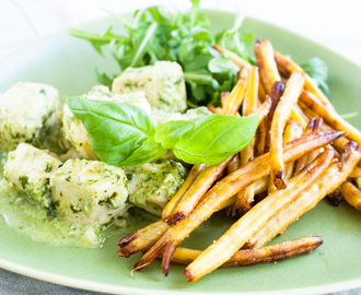 Kyckling med hemmagjord pesto och friterade vaxbönor