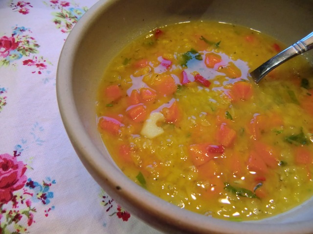 Variation på linssoppa - med morötter, chili, ingefära och persilja
