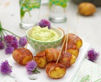 Baconlindad potatis med gräslöksmajonnäs