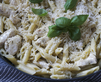 Vitlök och pesto pasta i en och samma panna!