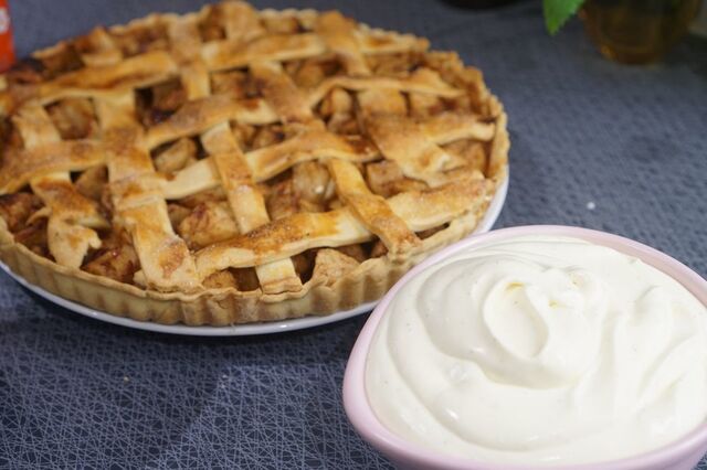 American apple pie med vaniljkräm