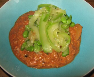 SOJAFÄRSSÅS MED ZUCCHINIPASTA OCH SOJABÖNOR (GLUTENFRITT-VETEFRITT-LAKTOSFRITT)