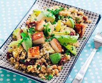 Stekt halloumi med bulgursallad och soltorkade tomater