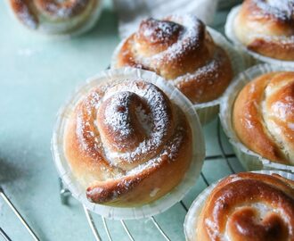 SIMONAS ROSBULLAR MED VANILJKRÄM