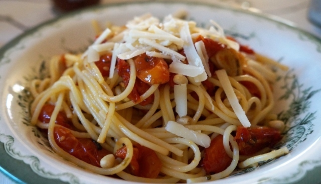 Spaghetti med ugnsrostade tomater