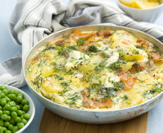 Laxpudding i panna med dillsmör och ärter