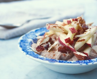 Raw bovetegröt med kanel, ingefära och äpple (vegan)