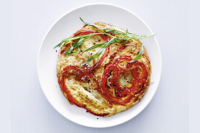 Omelett med röd paprika och dragon