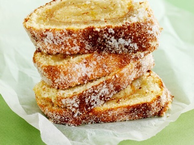 Världens bästa rulltårtaEn populär rulltårta med söt äppelfyllning och sockrat yttre.
